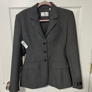 NWT Aritzia Babaton Blazer size 2 Stunning structured hourglass shape.